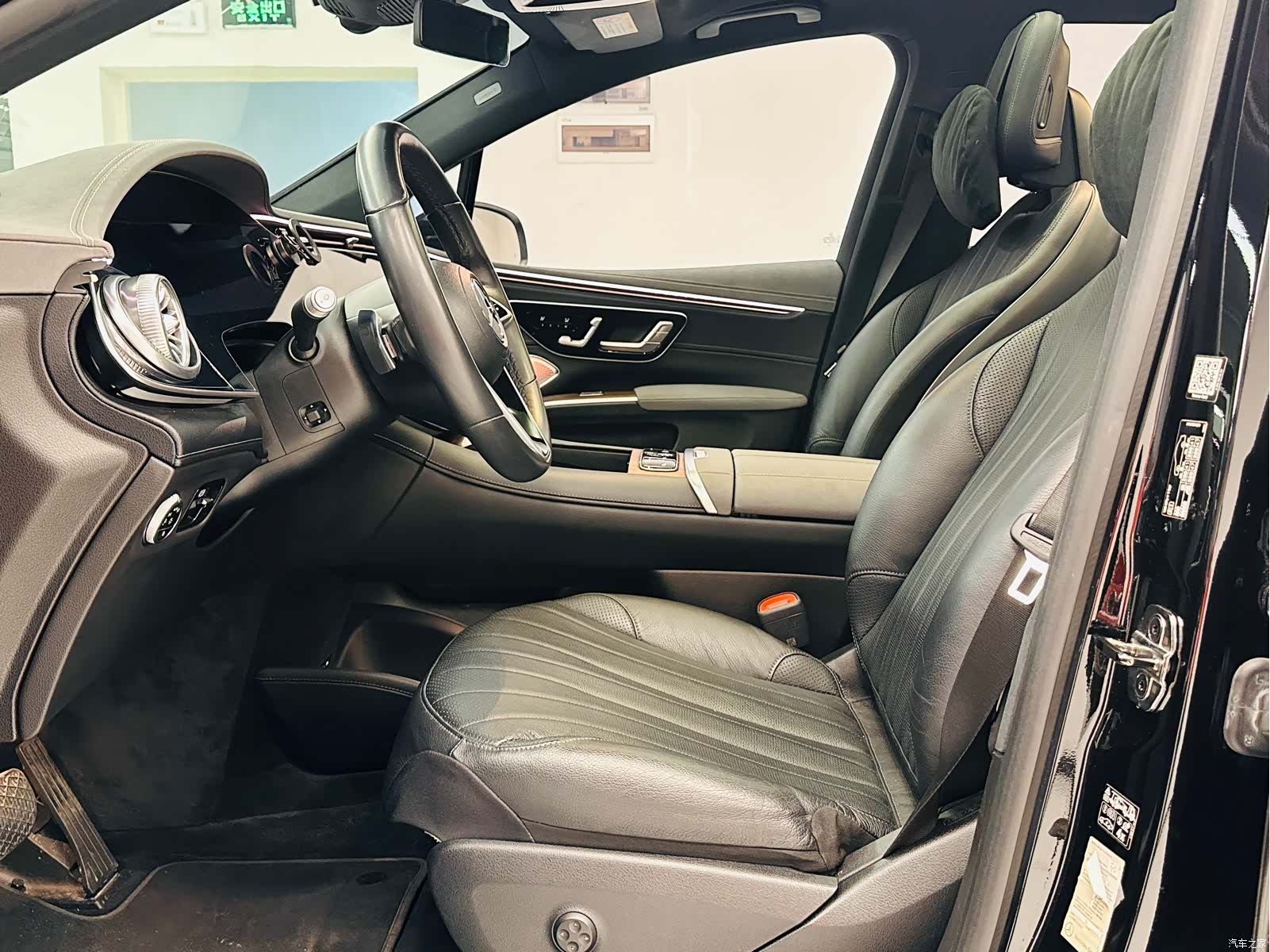 Mercedes-Benz EQS, 2023 18