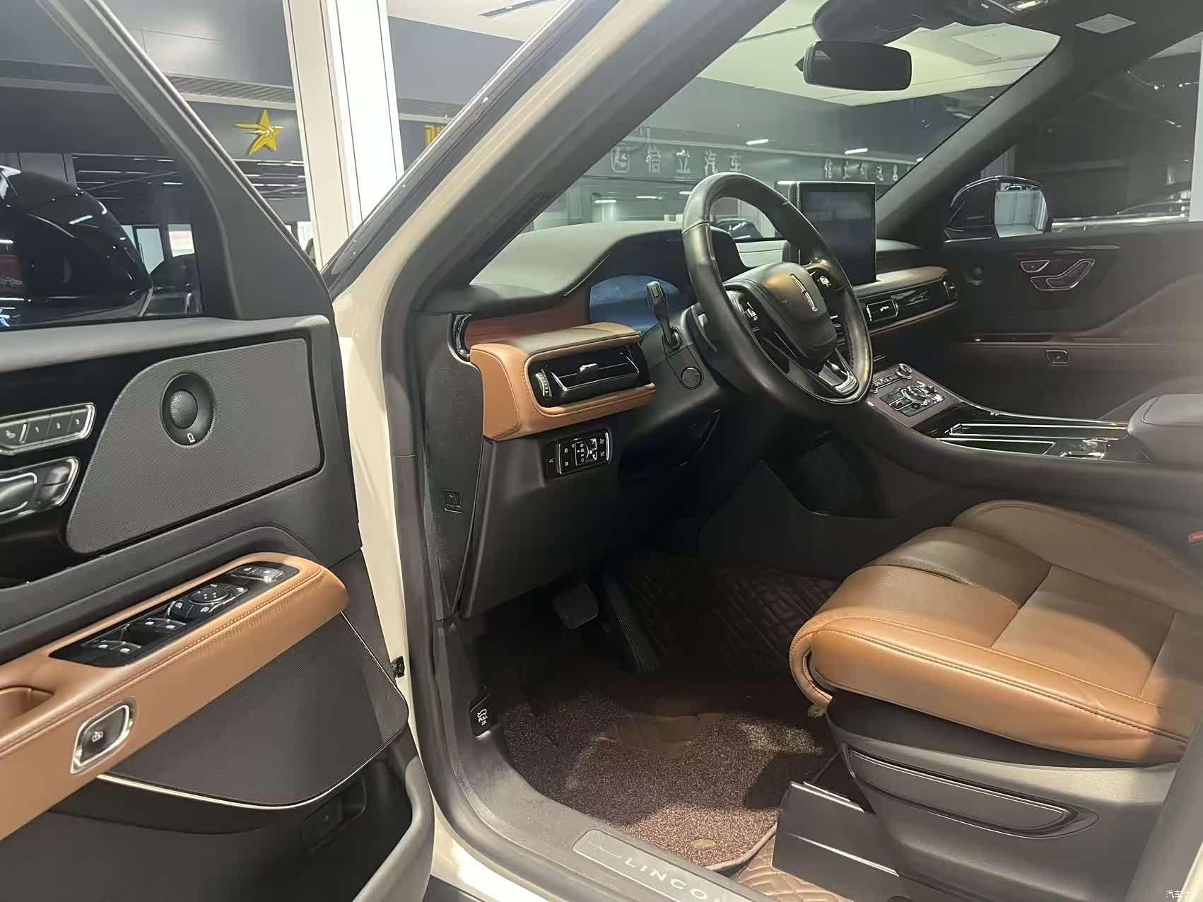 Lincoln Aviator, 2022 4