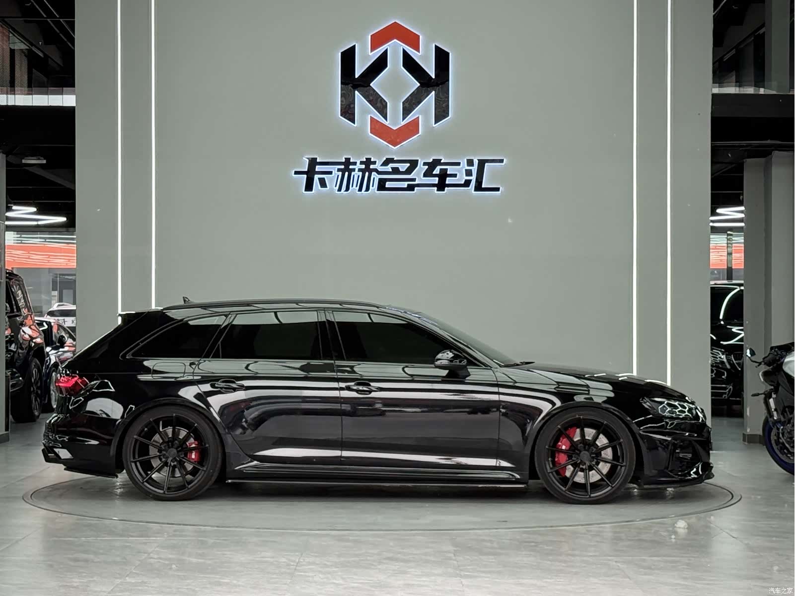 Audi RS4, 2024 4