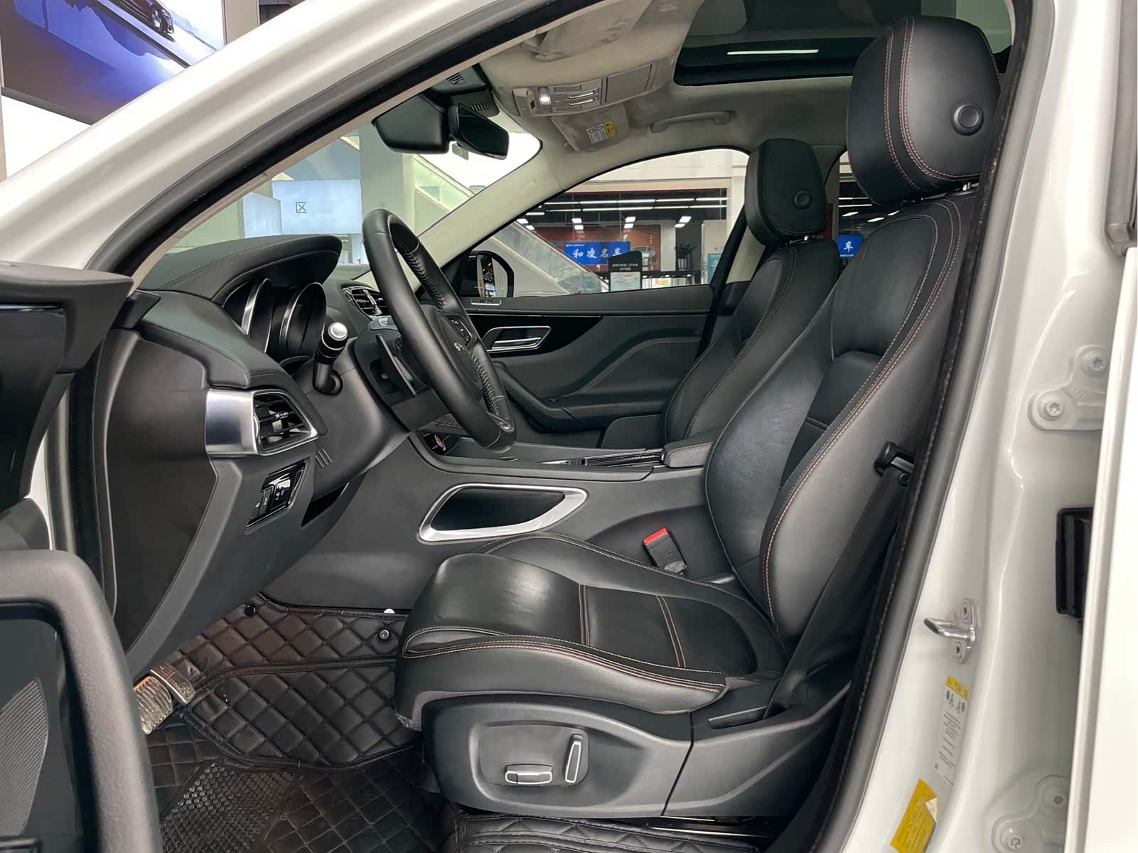 Jaguar F-PACE, 2019 все фото