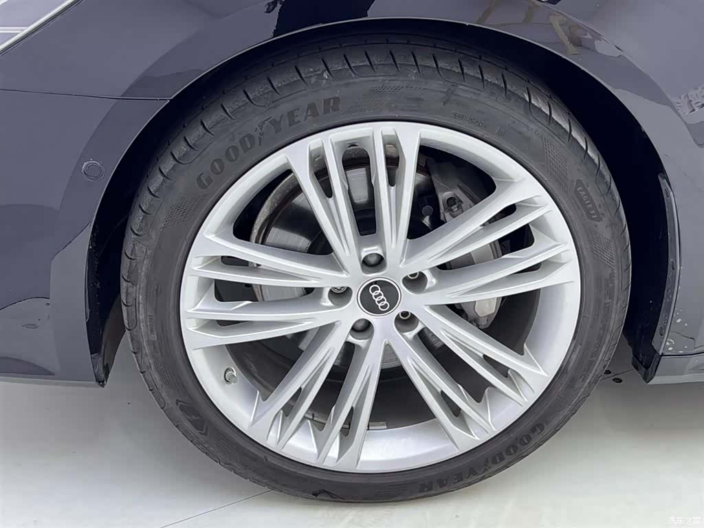 Audi A7L, 2024 14