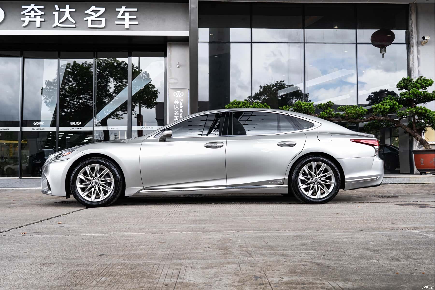 Lexus LS, 2019 4