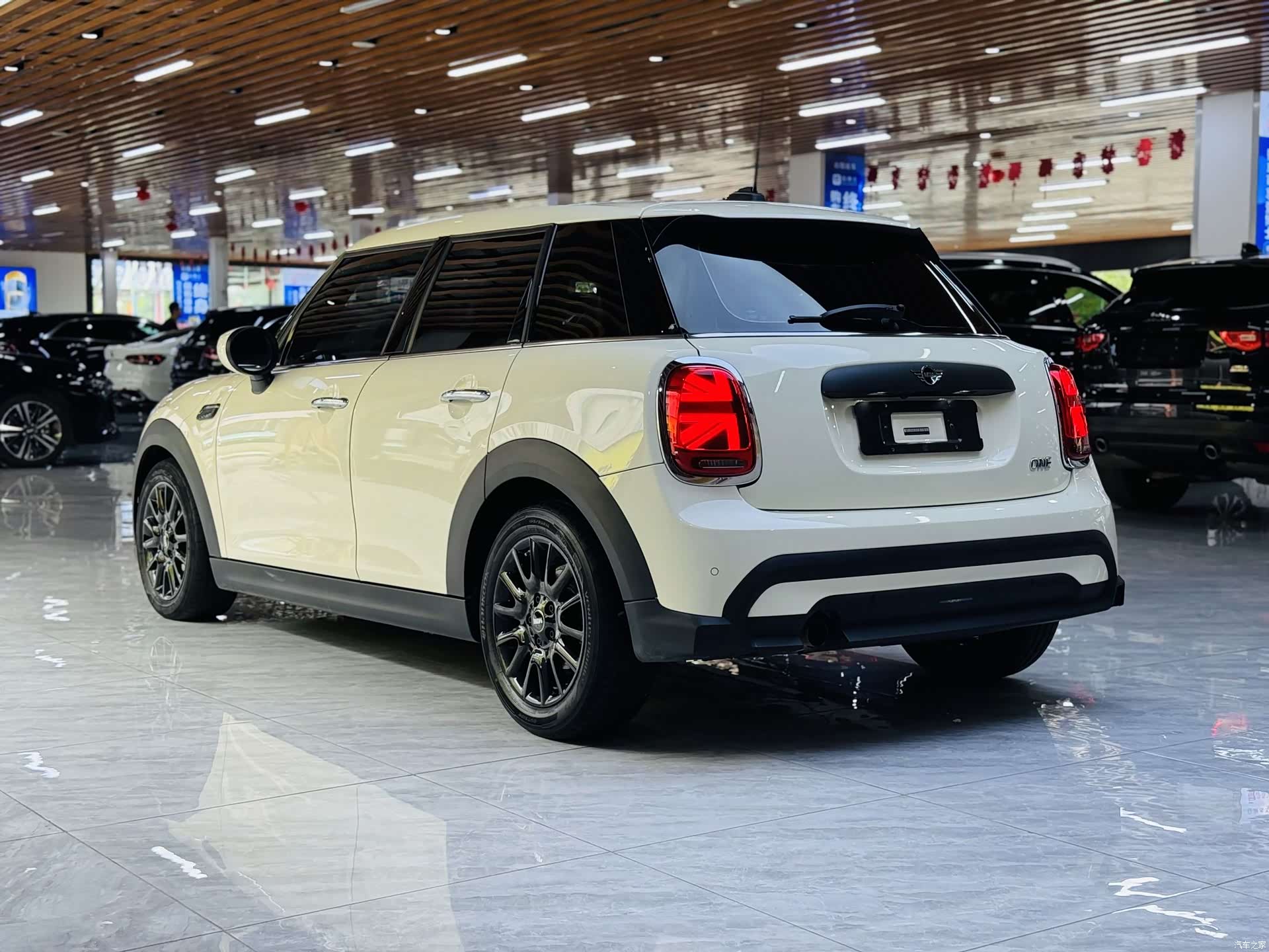 Mini ONE, 2021 19