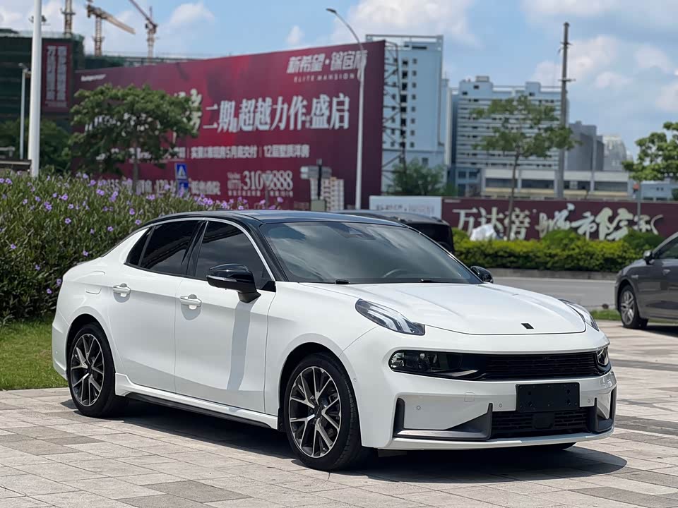 Lynk & Co 03