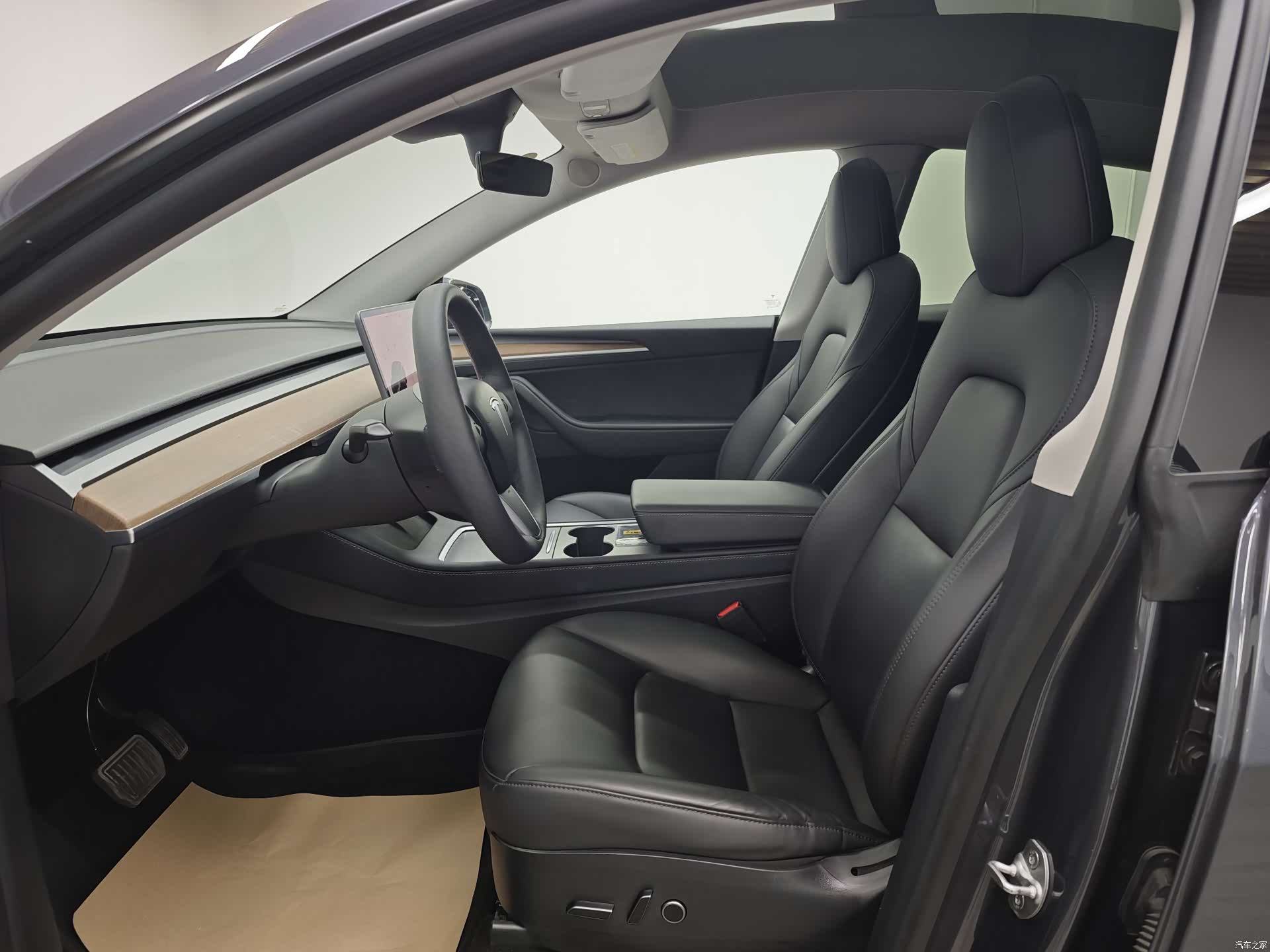 Tesla Model Y, 2021 41
