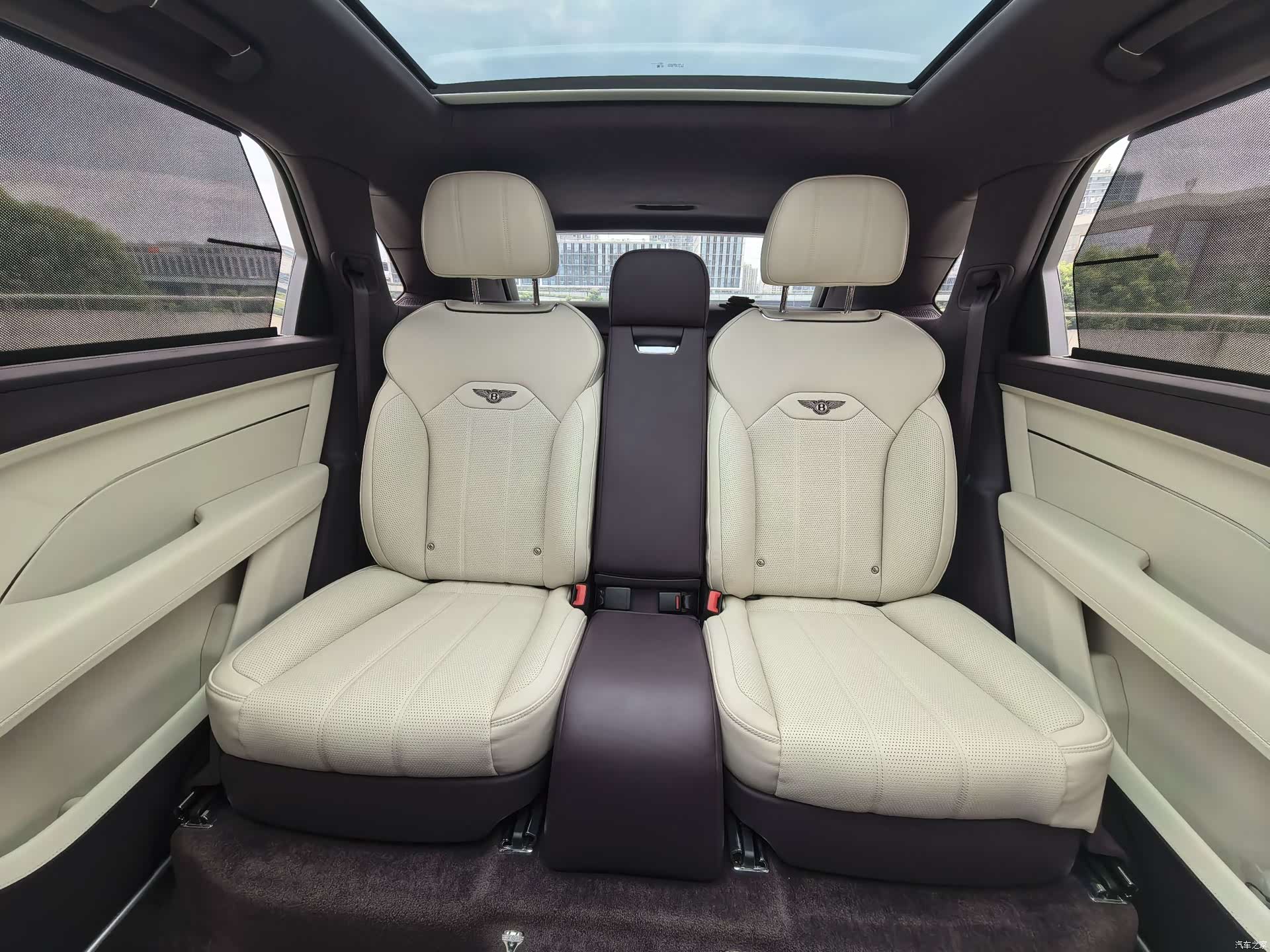 Bentley Bentayga, 2024 18