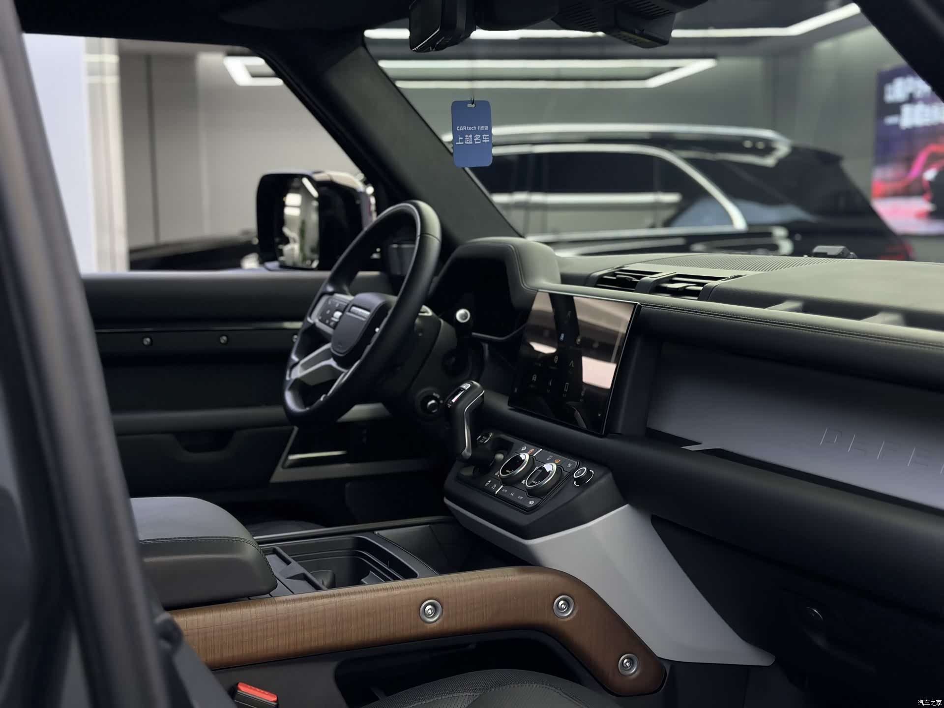 Land Rover Defender, 2023 7