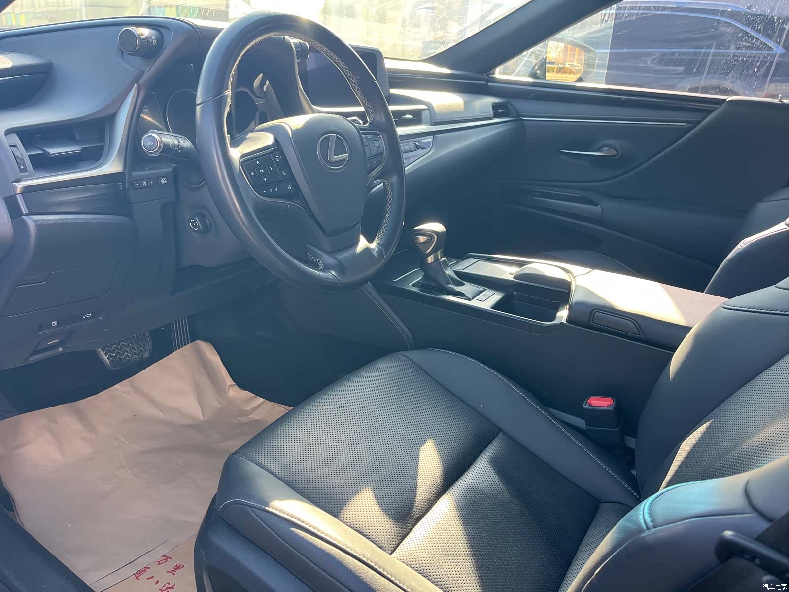 Lexus ES, 2019 4