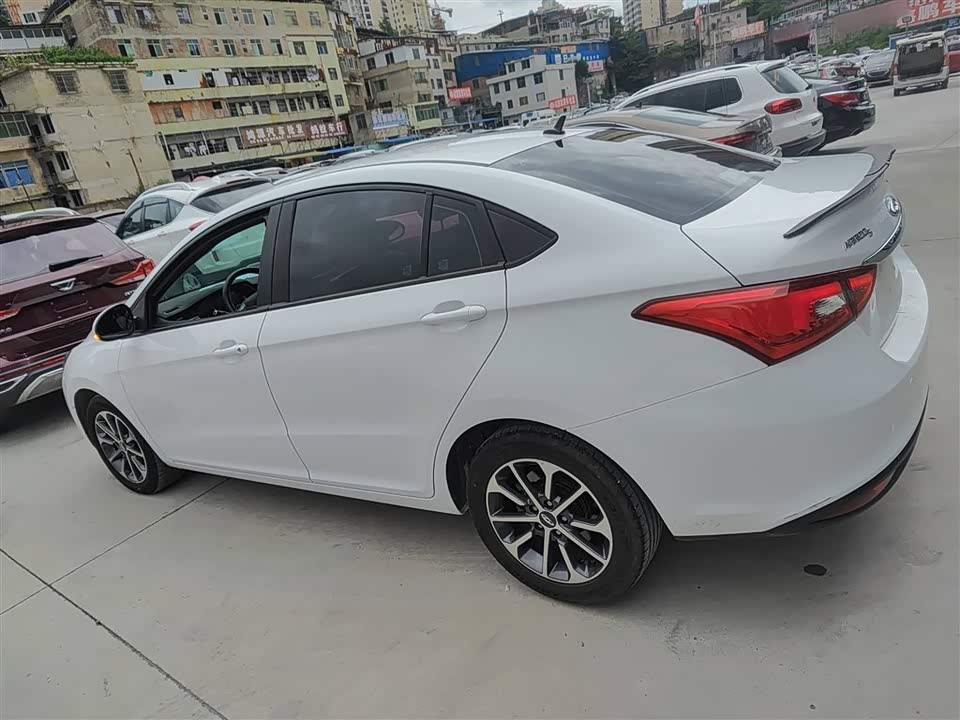 Chery Arrizo 5