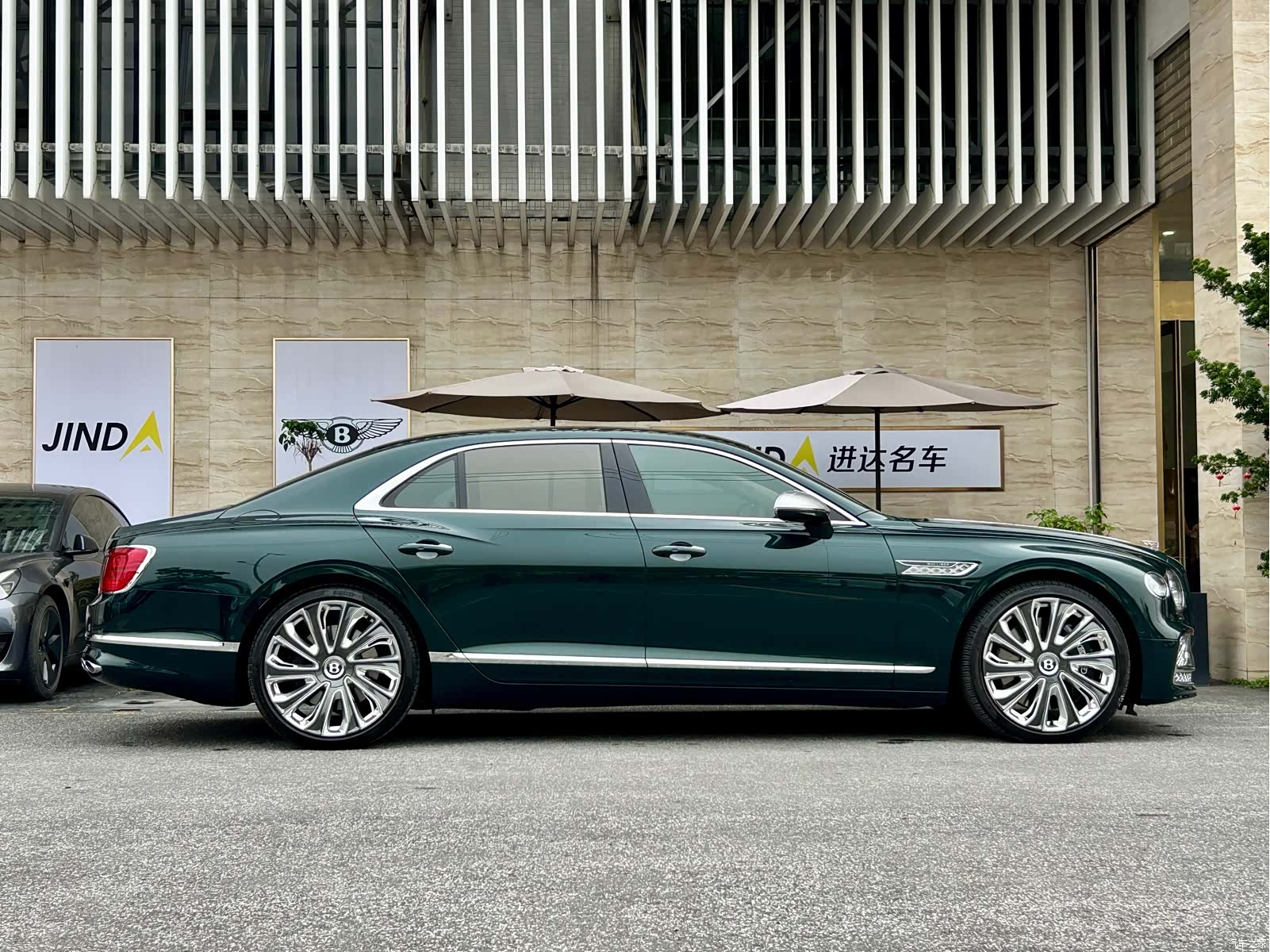 Bentley Flying Spur, 2023 10