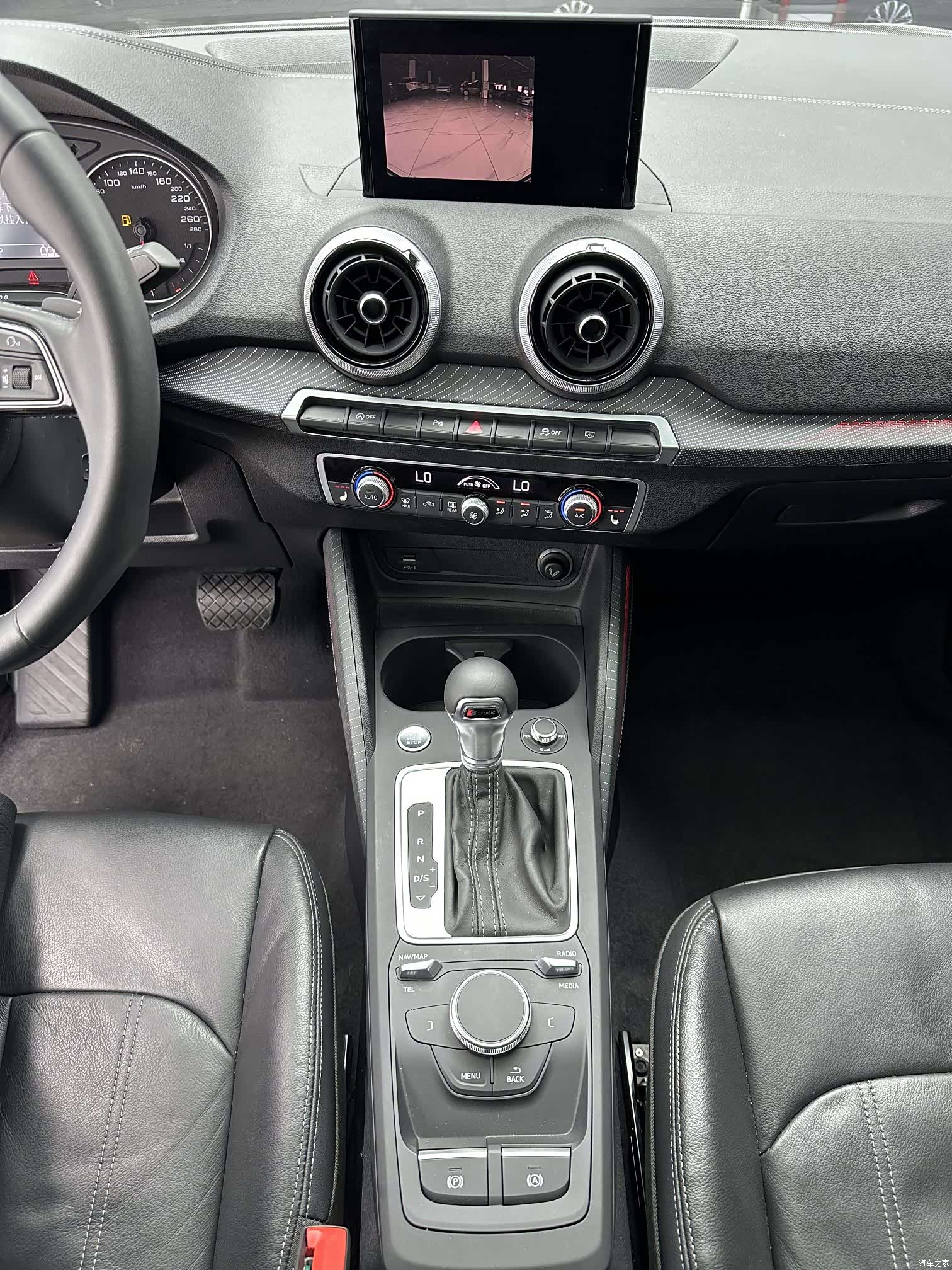 Audi Q2L, 2022 15