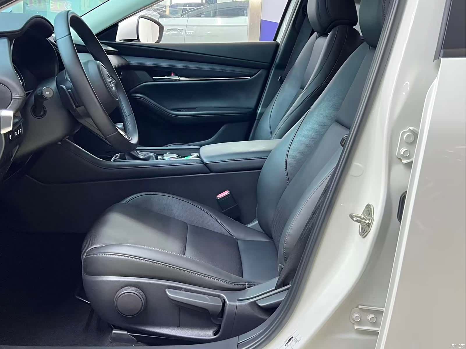 Mazda Mazda3, 2023 13