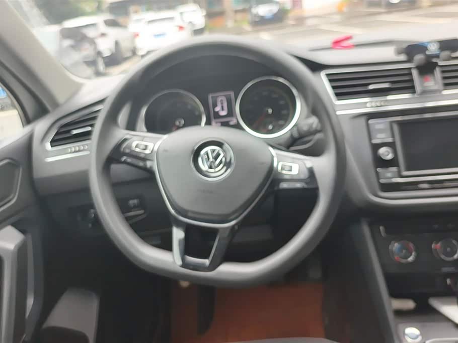 Volkswagen Tiguan L