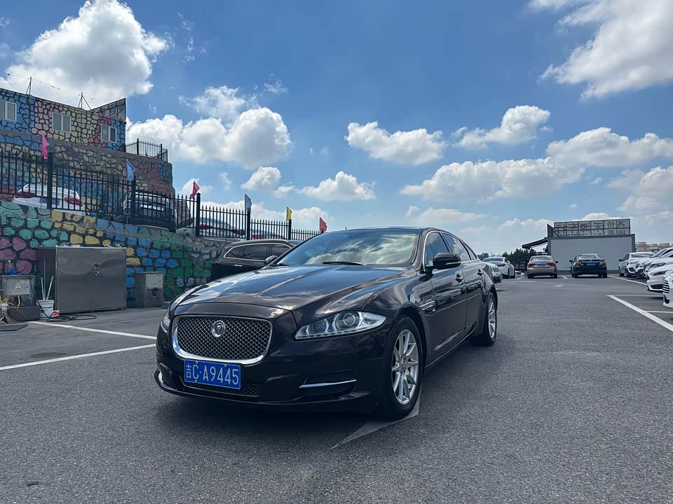 Jaguar XJ