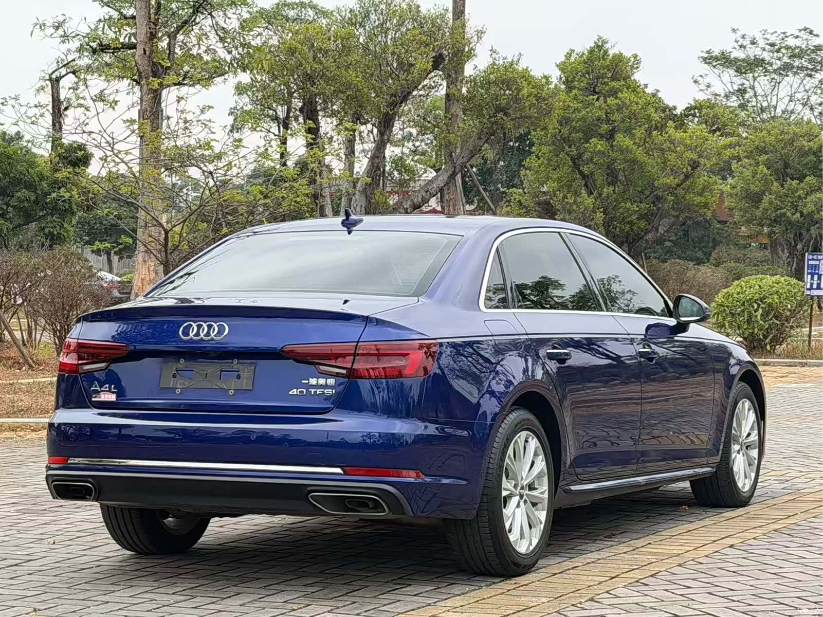 Audi A4L, 2019 все фото