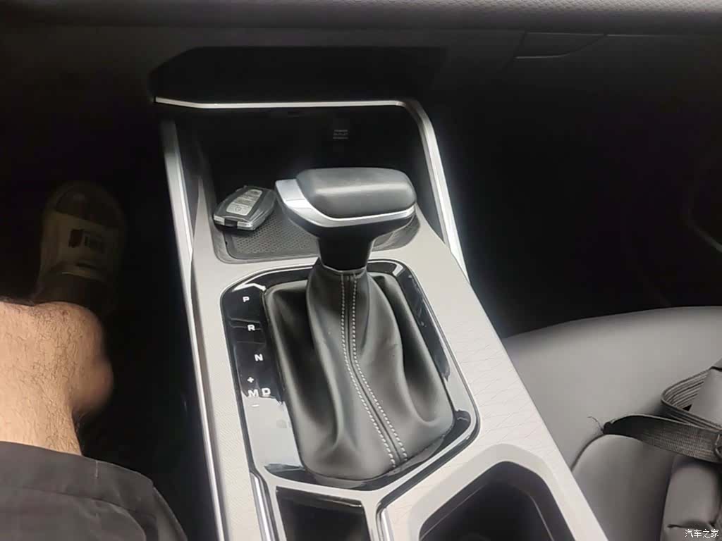 Geely Emgrand, 2025 14