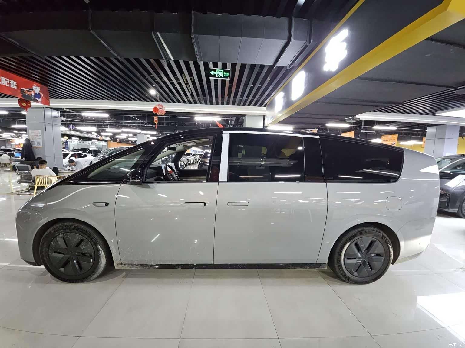 Li Auto MEGA, 2024 3