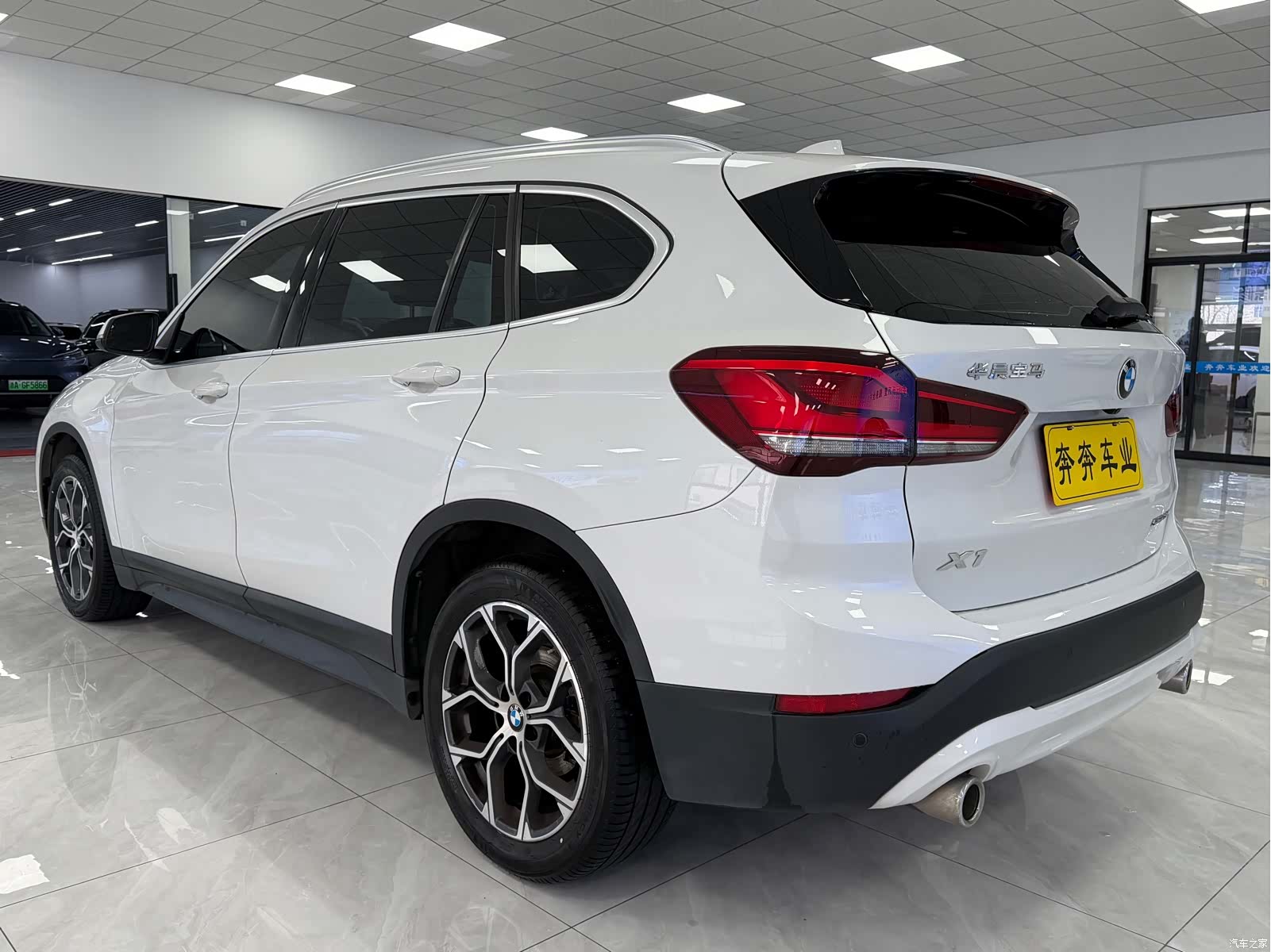 BMW X1, 2020 все фото