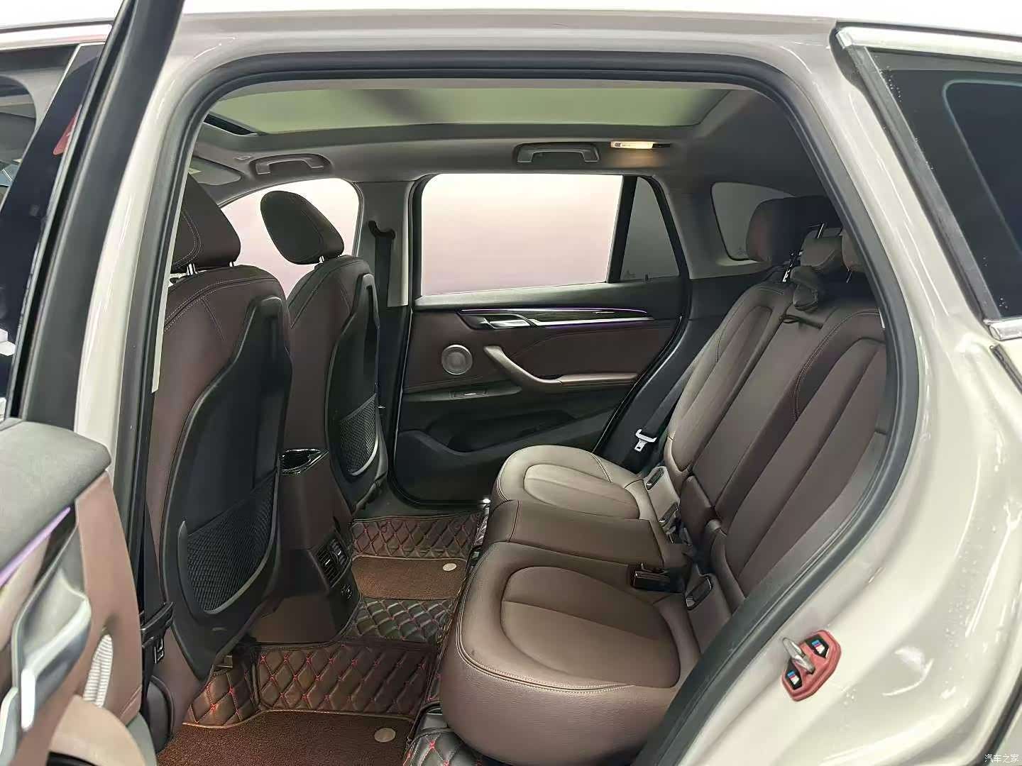 BMW X1, 2021 все фото