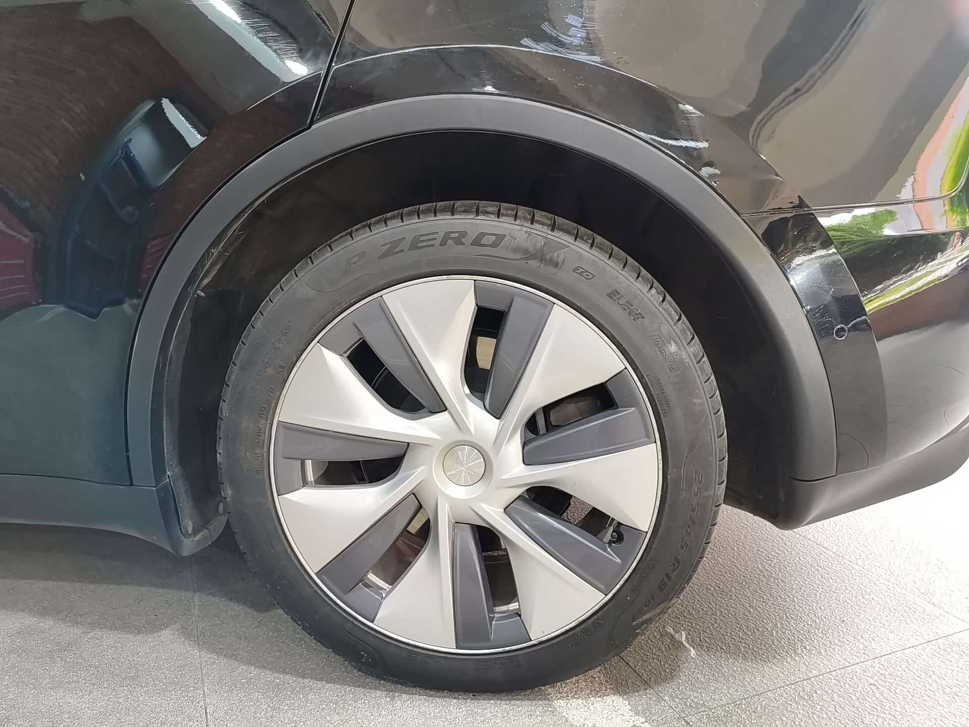 Tesla Model Y, 2023 16