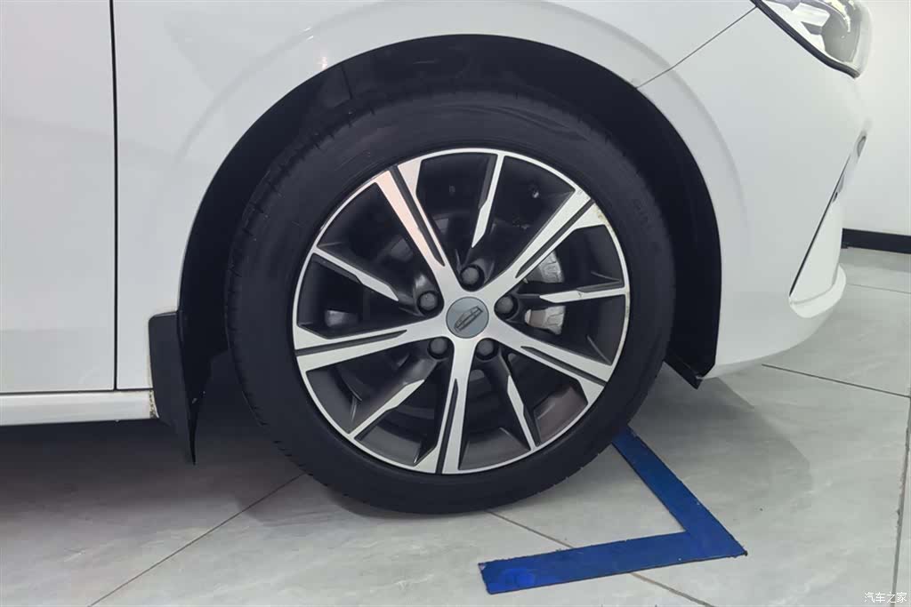 Geely Emgrand, 2022 6