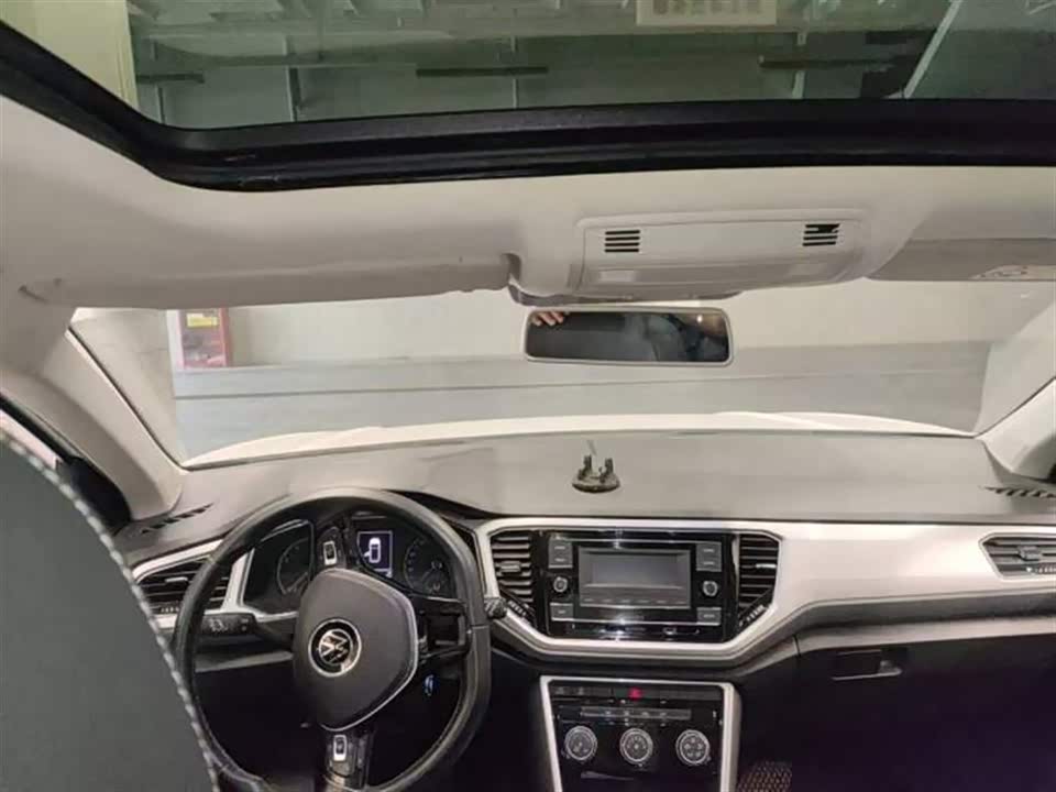 Volkswagen T-ROC exploring Songs