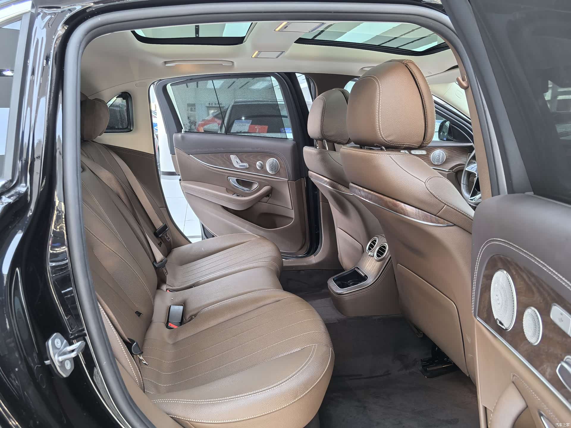 Mercedes-Benz E-Class, 2023 12