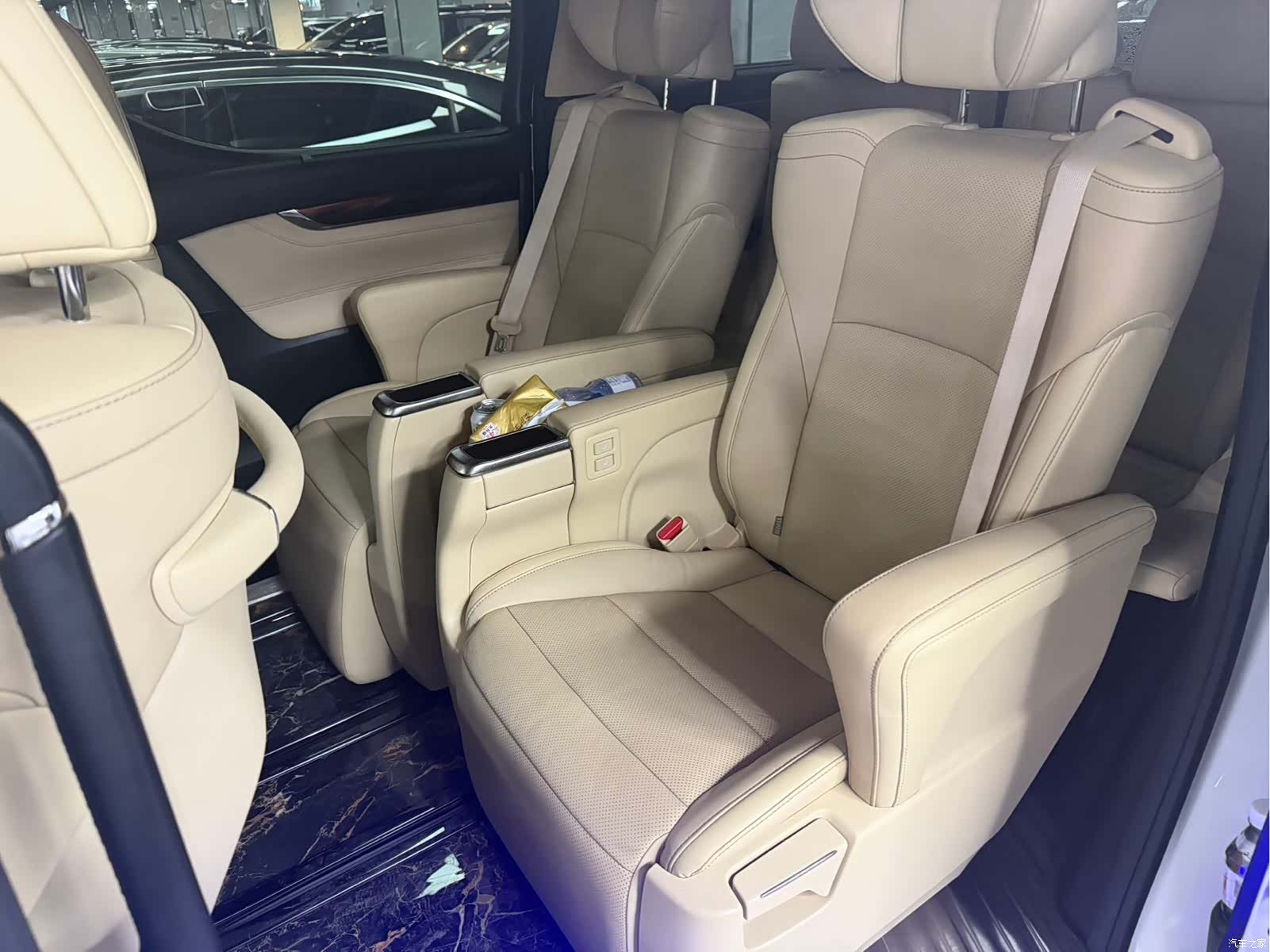 Toyota Alphard, 2018 8