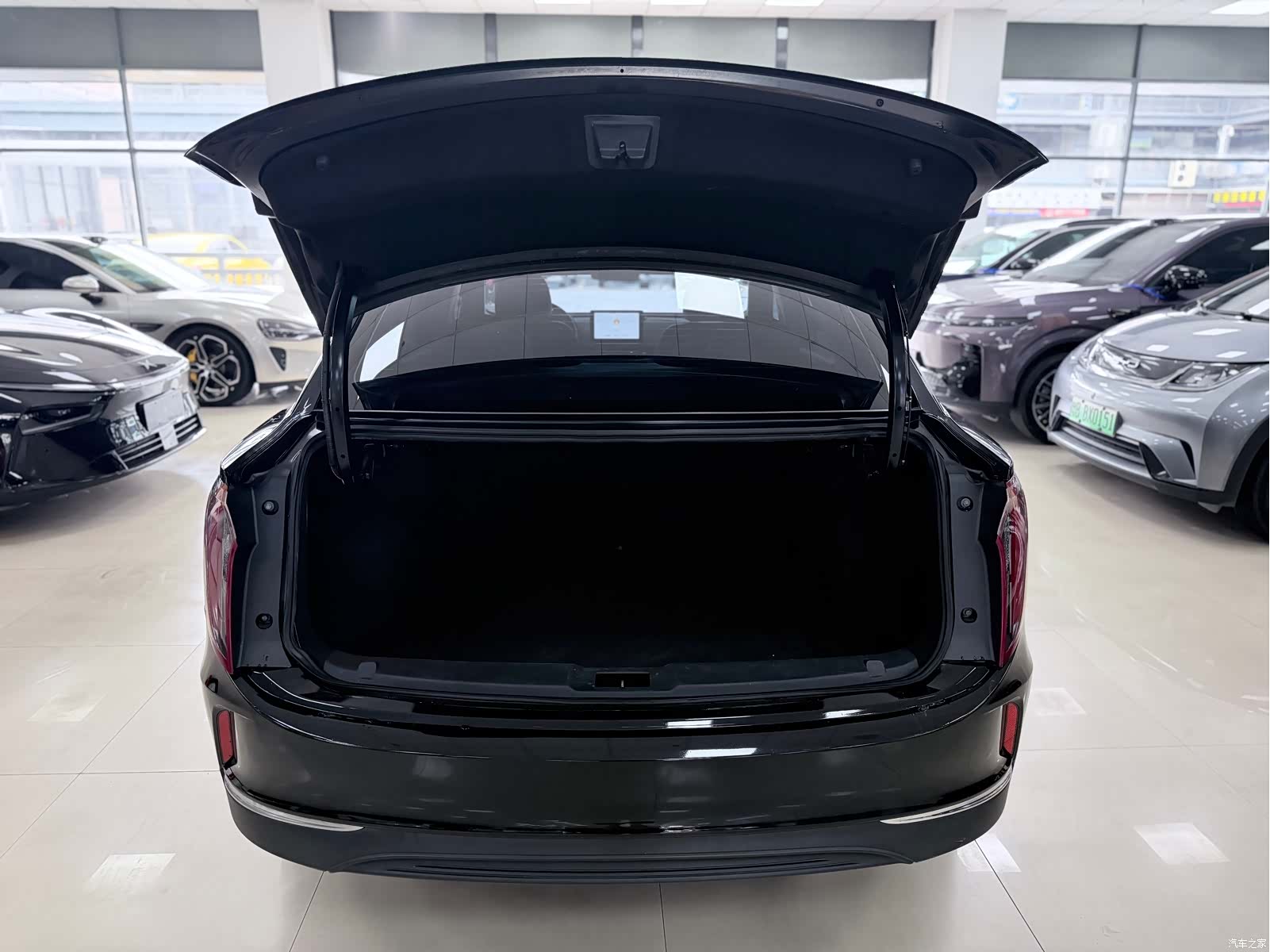 Hongqi QM5, 2022 10