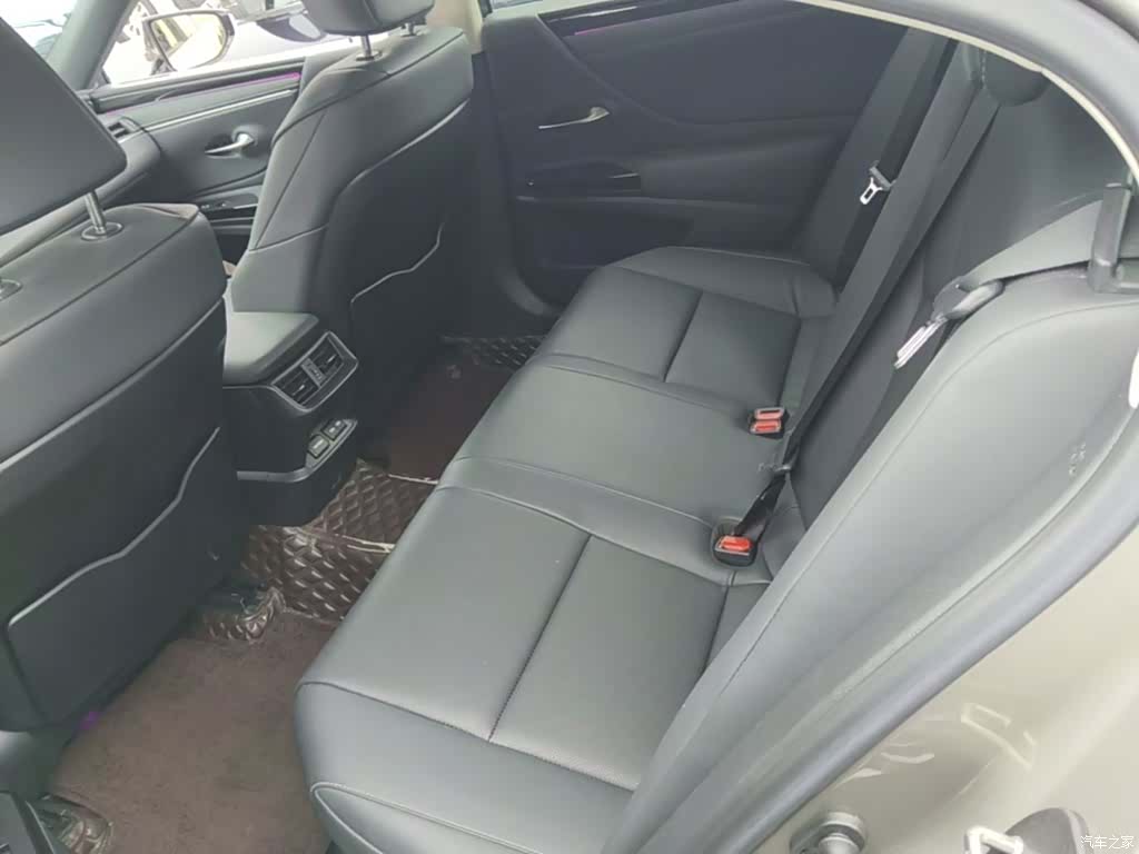 Lexus ES, 2022 17