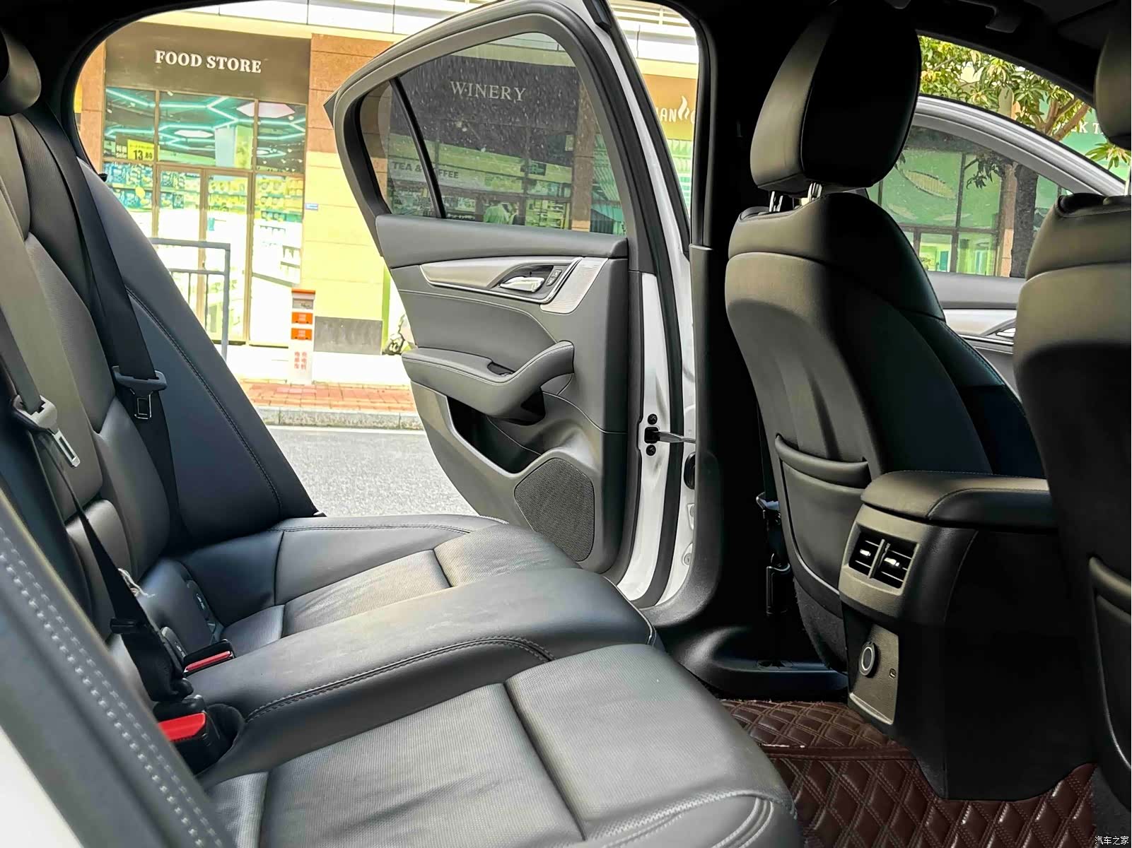 Cadillac CT5, 2023 19