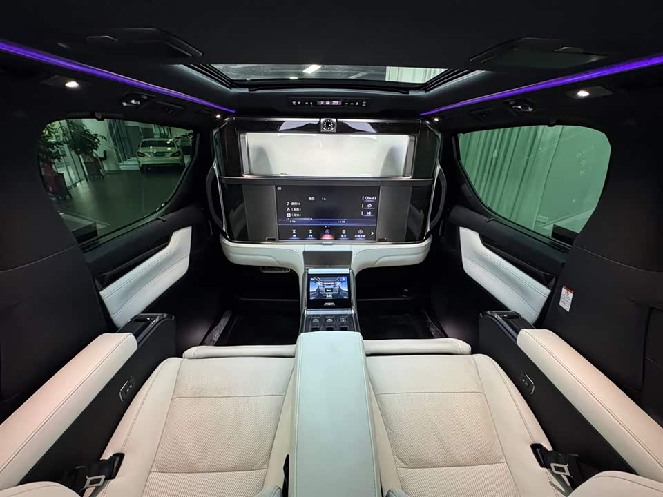 Lexus LM Lexus LM