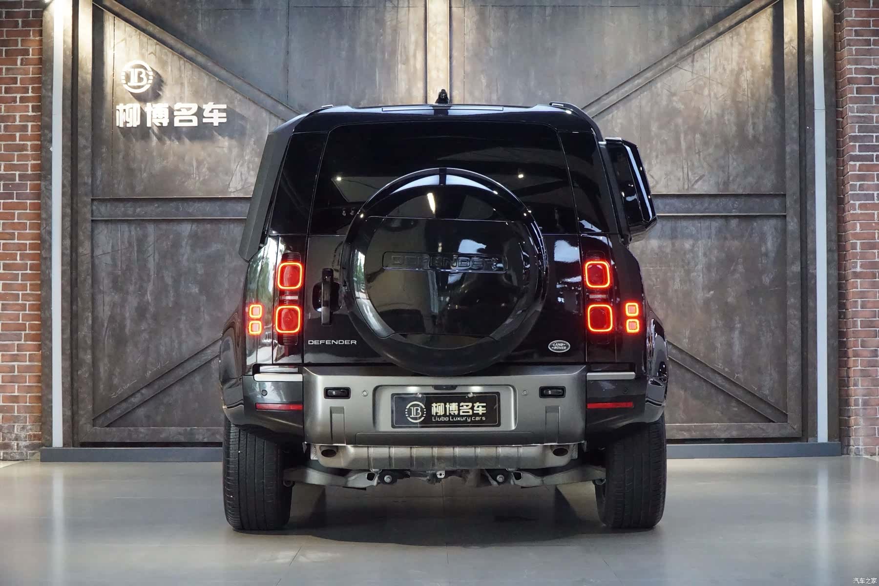 Land Rover Defender, 2024 4