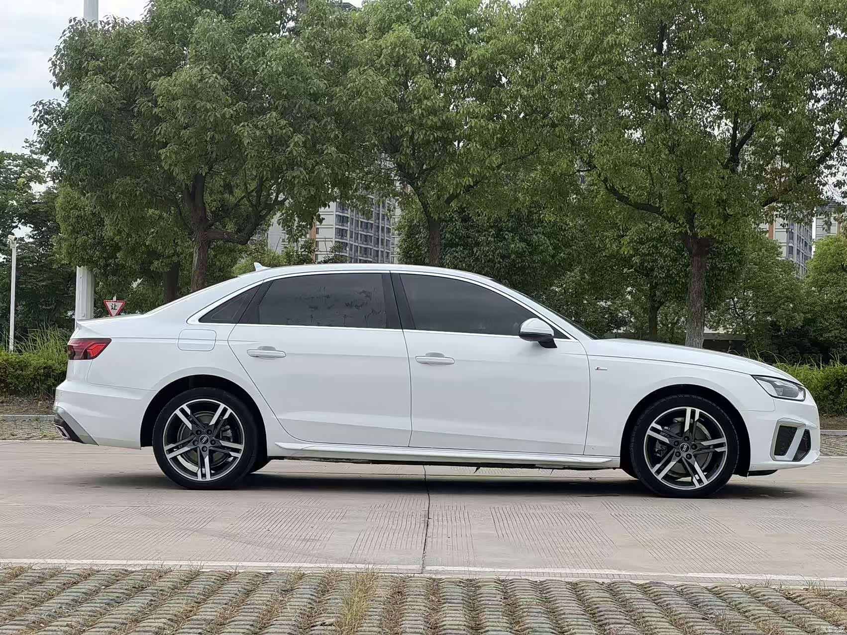 Audi A4L, 2022 3