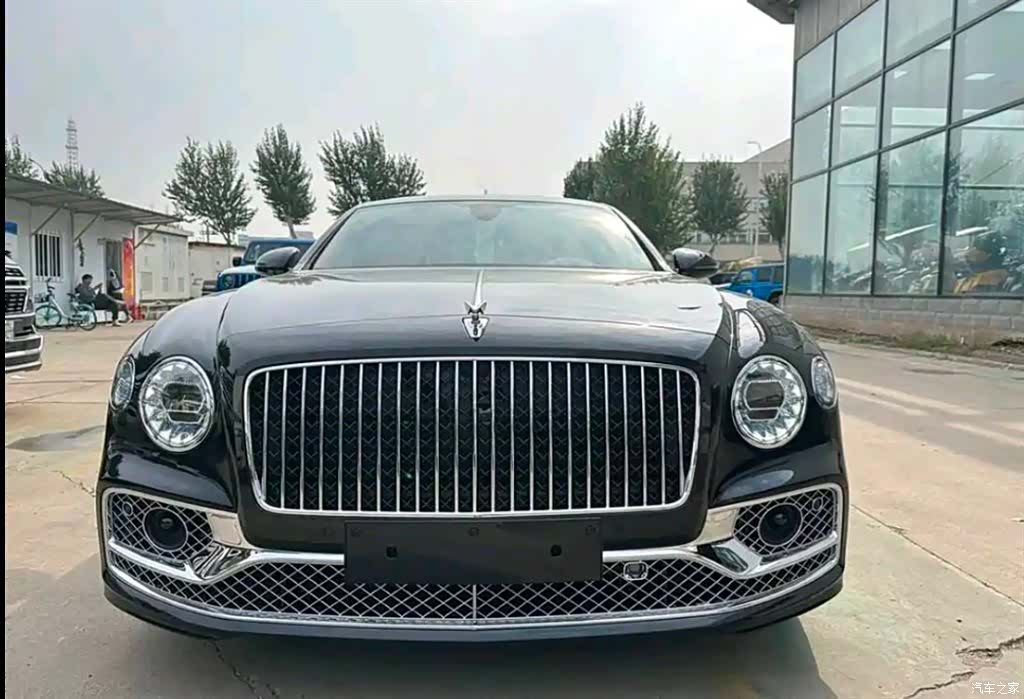 Bentley Flying Spur, 2023 2