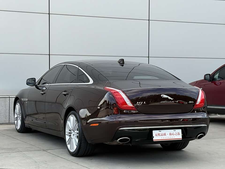 Jaguar XJ