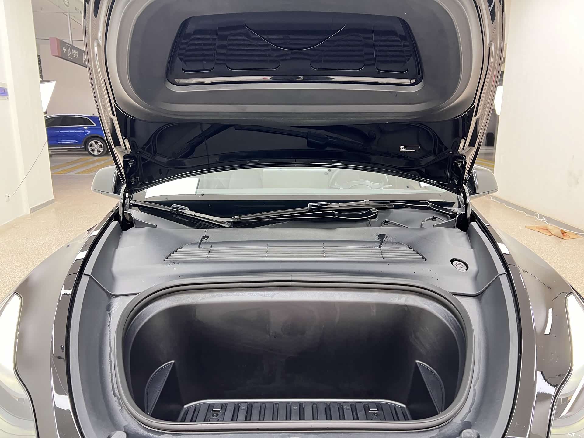 Tesla Model Y, 2022 22