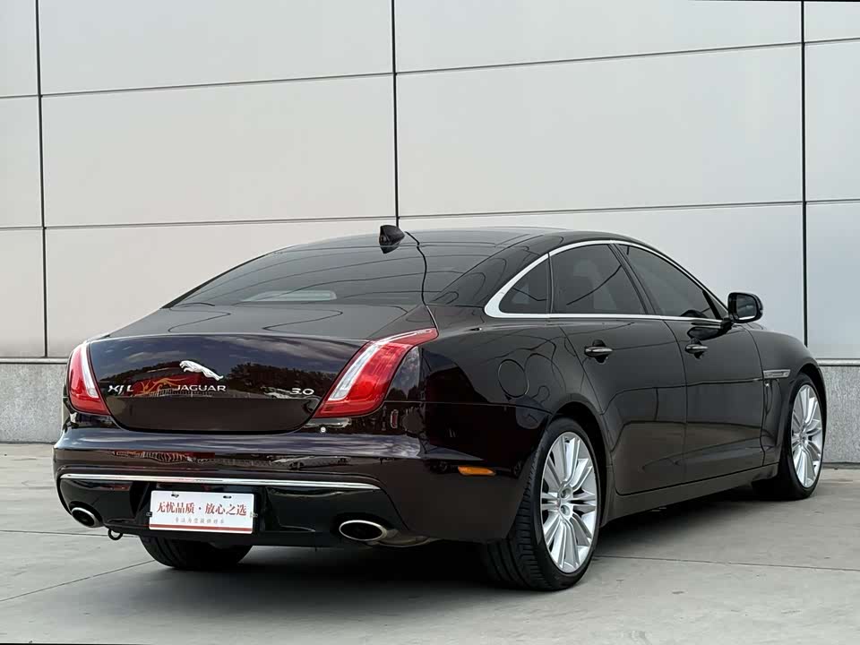 Jaguar XJ