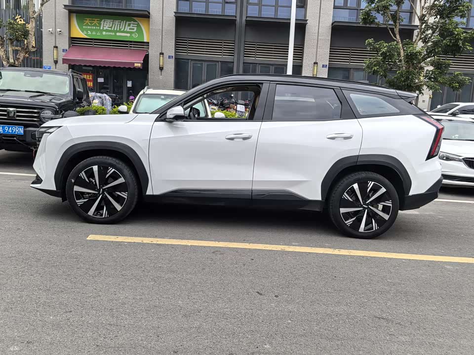 Geely Atlas L