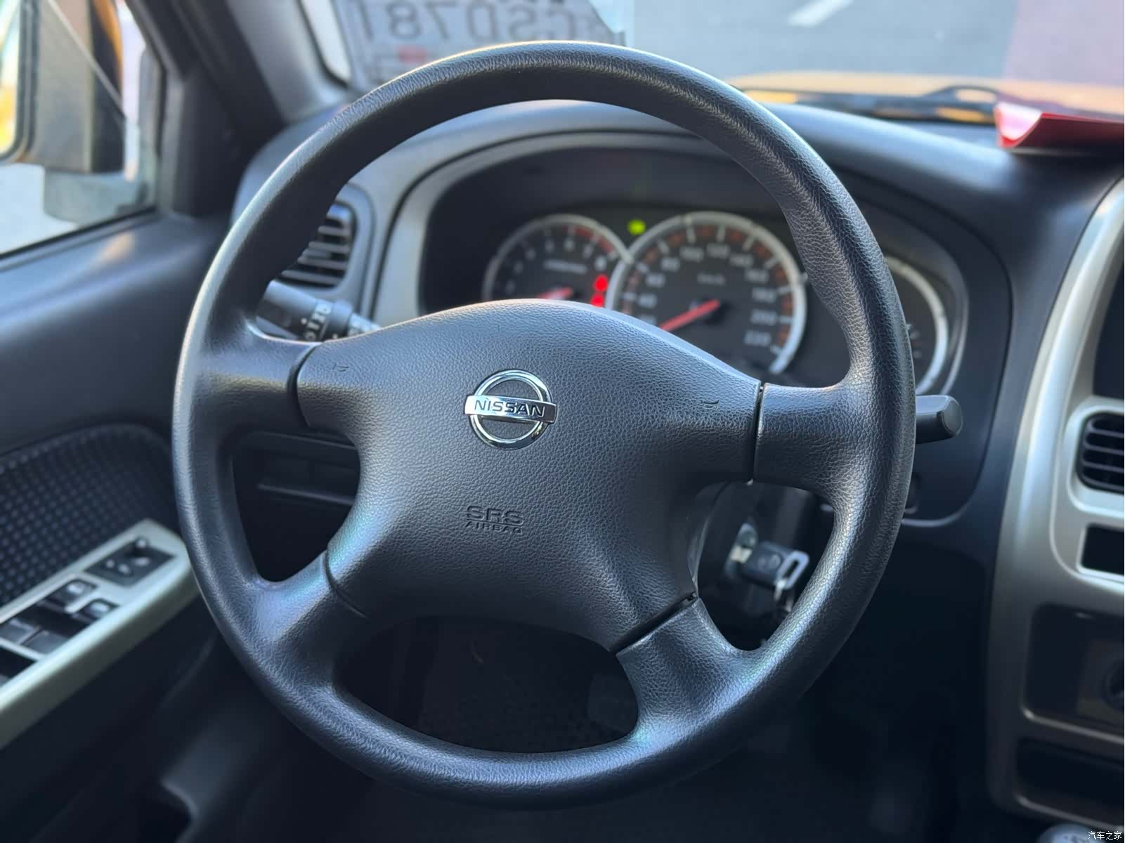Nissan Paladin, 2014 11