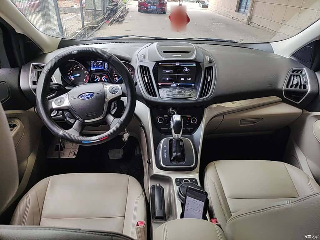 Ford Kuga, 2014 10