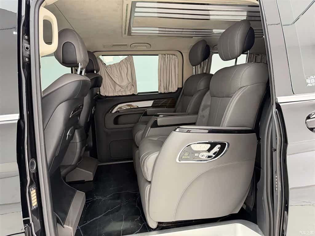 Mercedes-Benz 7, 2020 17