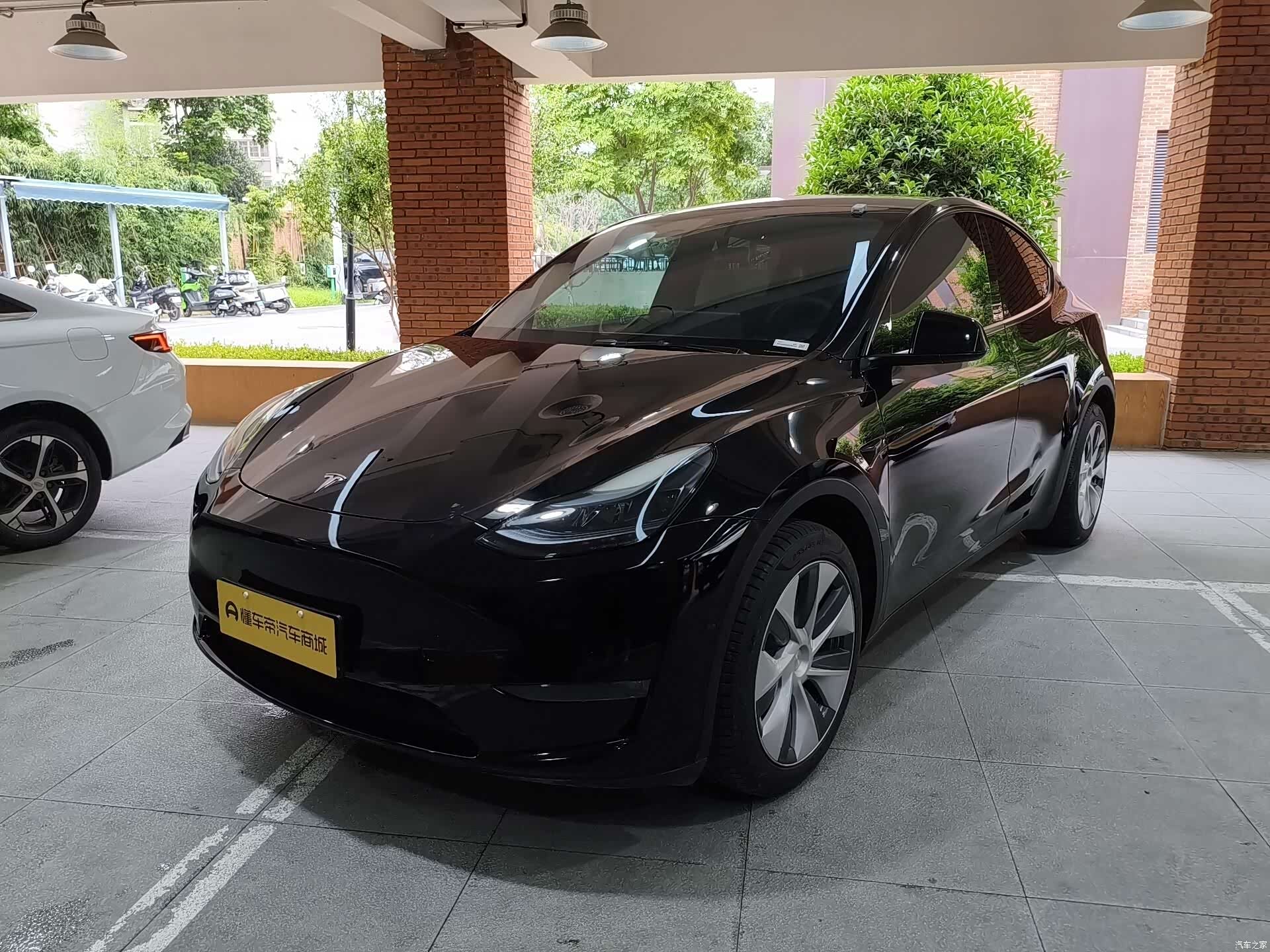Tesla Model Y, 2023 1