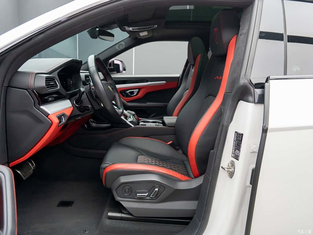 Lamborghini Urus, 2024 10