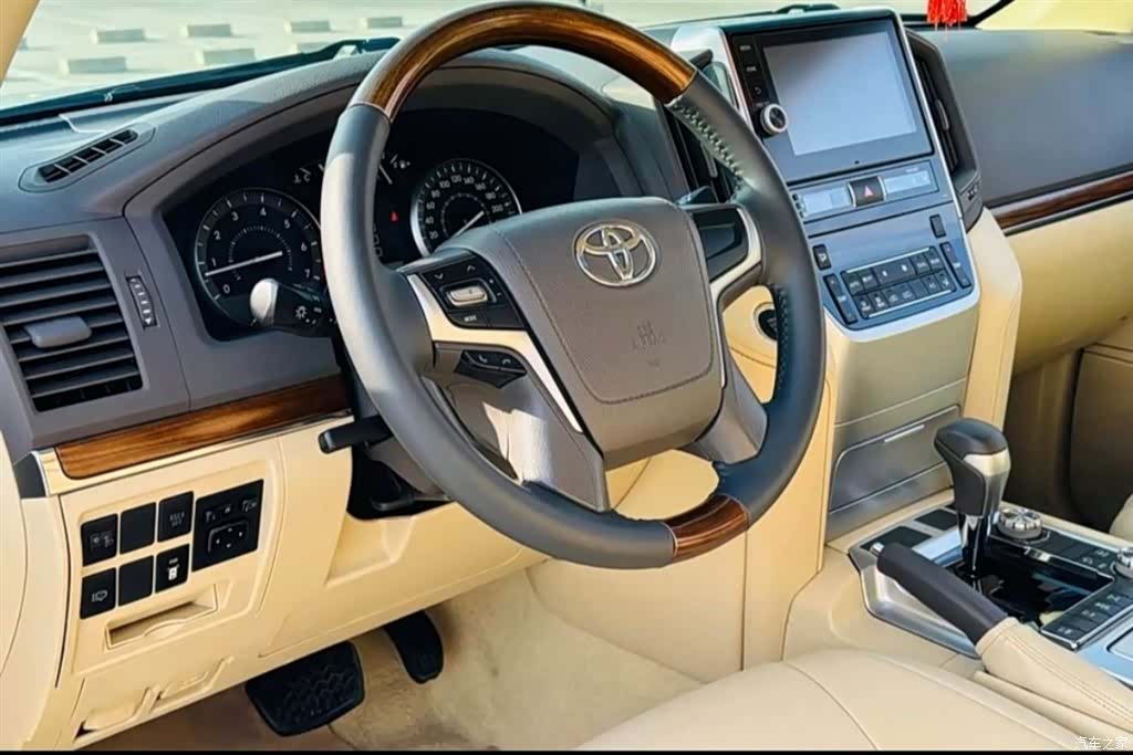 Toyota Land Cruiser, 2018 все фото