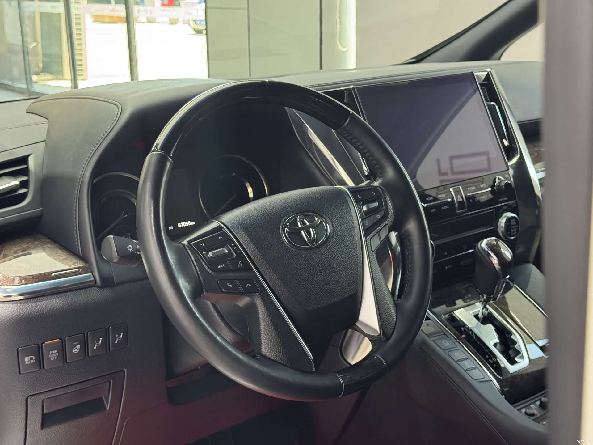 Toyota Vellfire, 2021 9