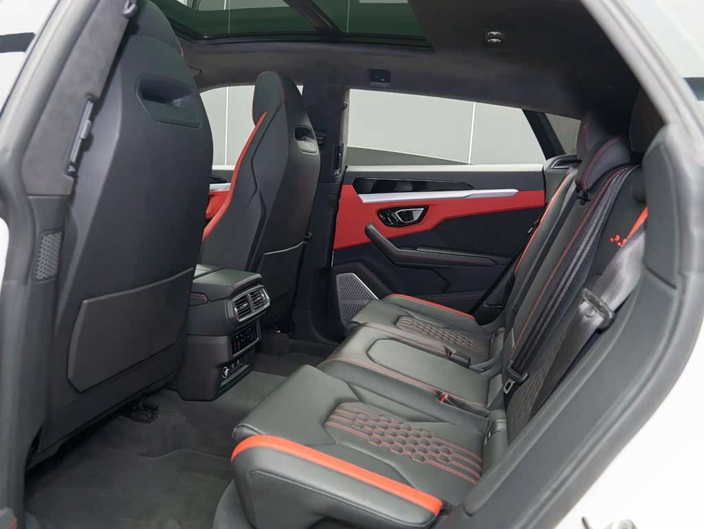 Lamborghini Urus, 2024 13