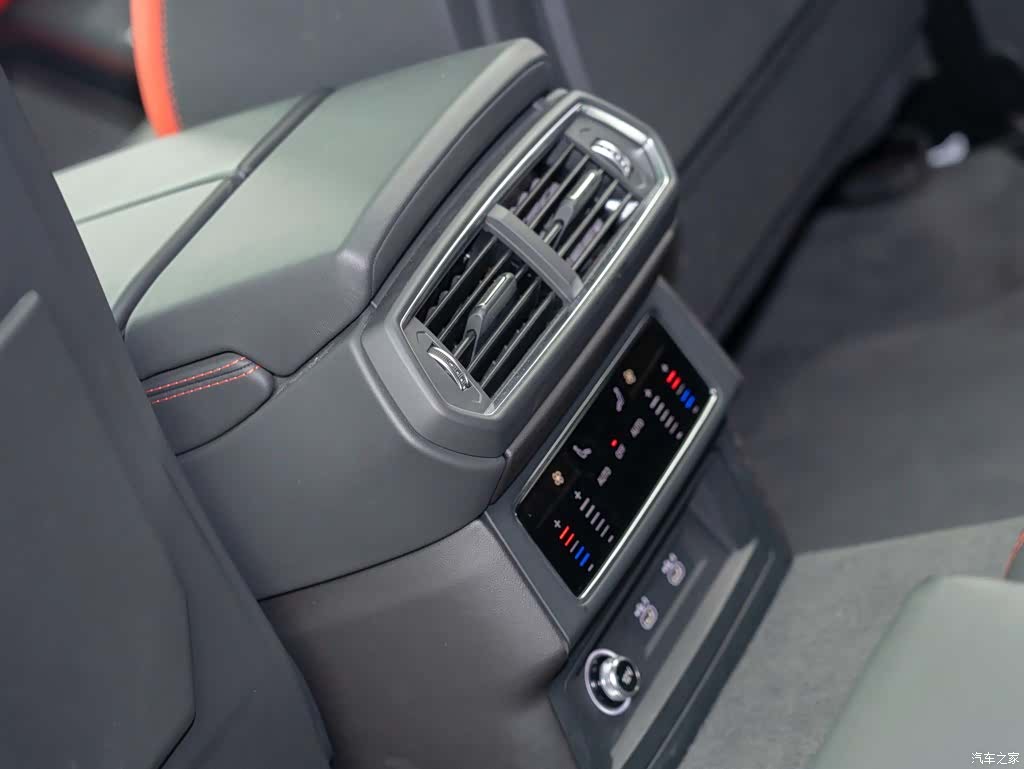 Lamborghini Urus, 2024 14