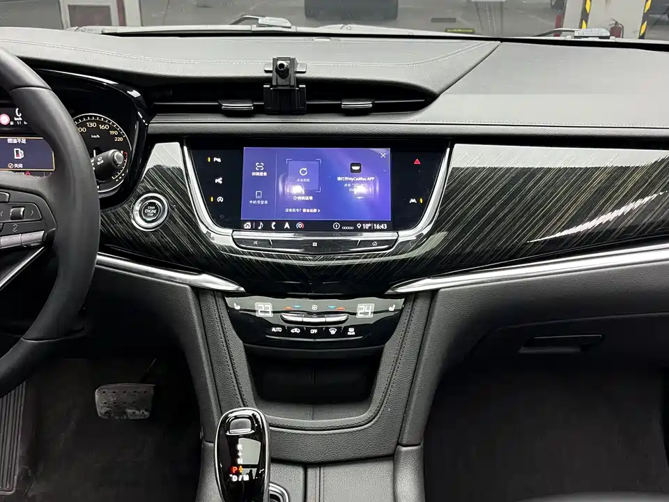 Cadillac XT6
