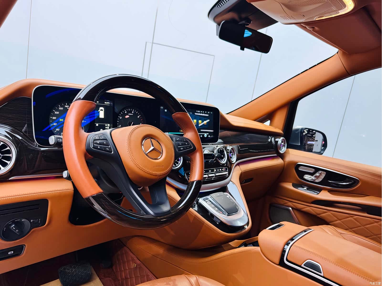 Mercedes-Benz 7, 2023 8